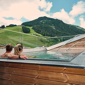 https://hotel-hasenauer.saalbachhinterglemmhotels.com