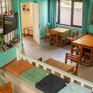Hostel The Golden Rooster Tiran